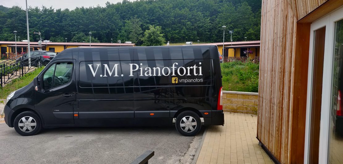 L'Arrivo del Pianoforte sul furgone di VM pianoforti